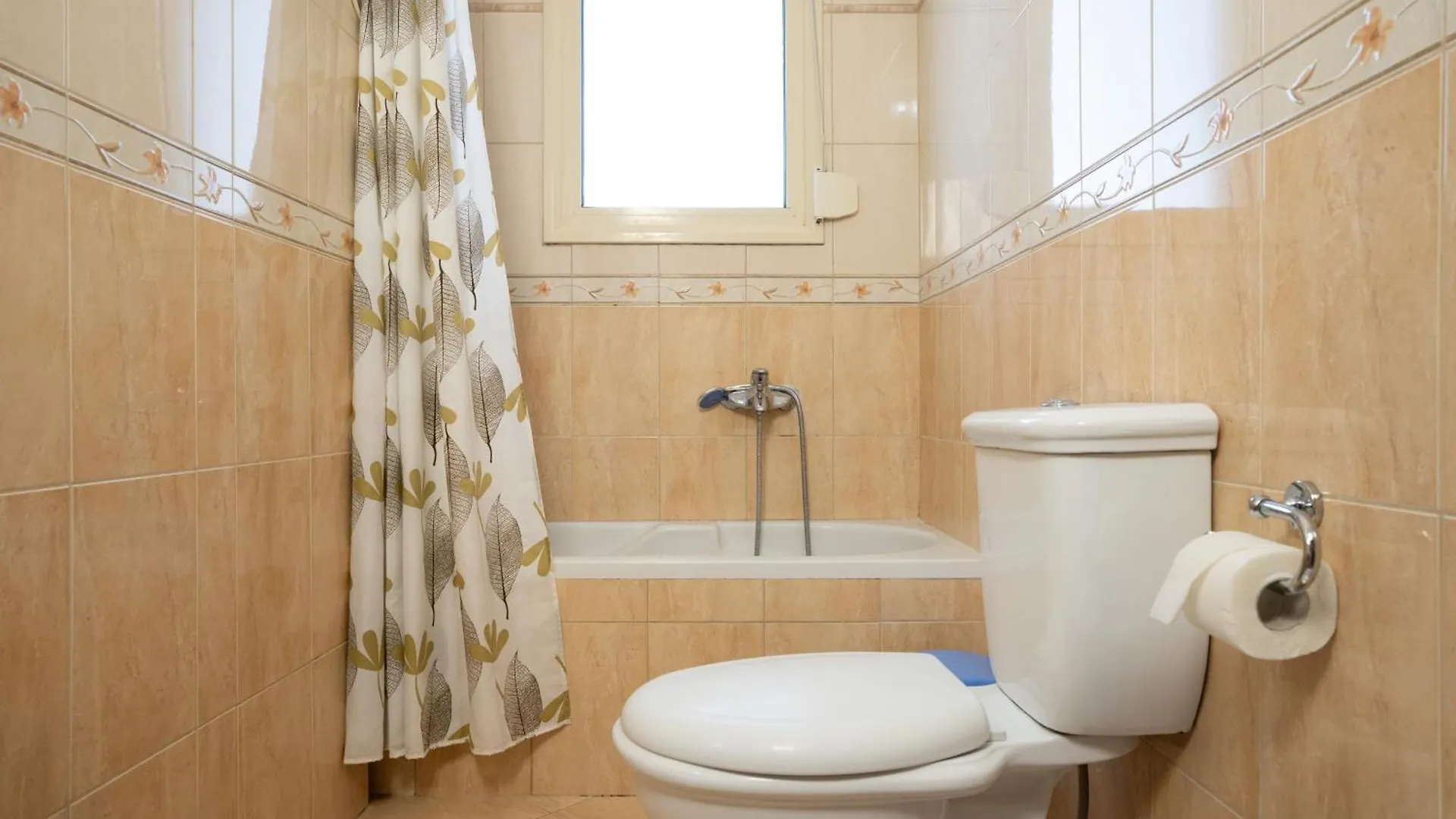 Top-Floor Seaview Apartment Vlorë
